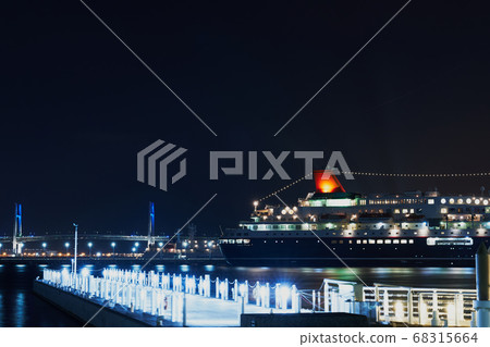Yokohama Port at night Yokohama Port at night 68315664