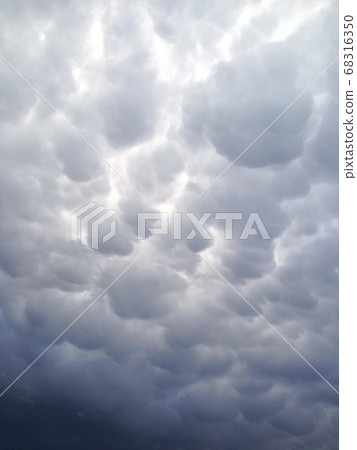 Large-scaled mammary cloud Large-scaled mammary cloud 68316350