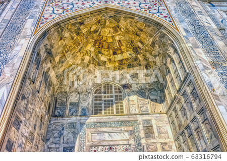 Picture of Crown of the Palaces - Taj Mahal in Agra, Uttar Pradesh, India Picture of Crown of the Palaces - Taj Mahal in Agra, Uttar Pradesh, India 68316794