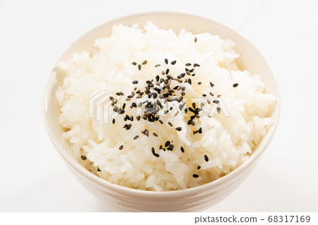 Rice sprinkled with sesame salt. (White background) 68317169