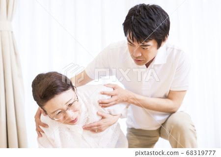 照顧高級女人的護理員 照顧高級女人的護理員 68319777