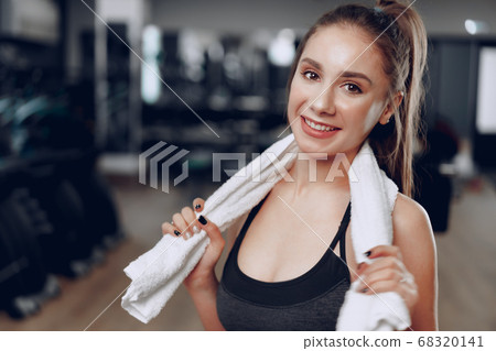 Portrait of a young sporty caucasian woman training in a fitness club 68320141