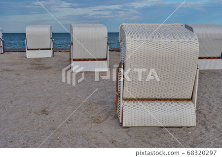 Empty beach cabins on a deserted beach. 68320297