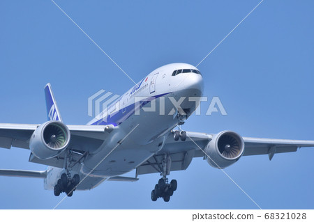 Airplane (front right) @ Haneda Airport 68321028