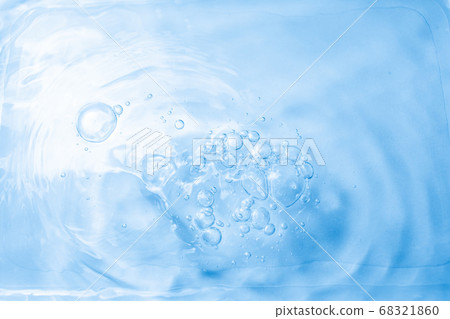水氣泡，水面，水下，水質。健康，醫療保健，環境，生活方式和飲料的圖像。 68321860
