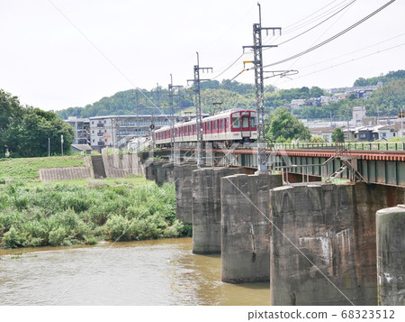 火車穿越鐵橋 火車穿越鐵橋 68323512