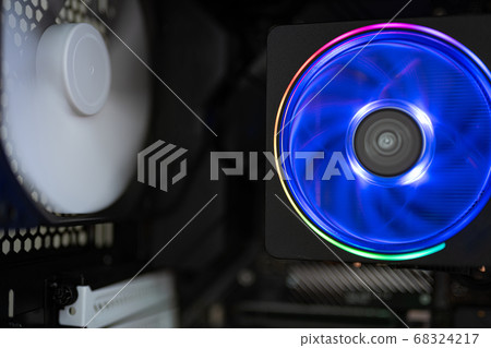 台式電腦中的冷卻風扇 68324217