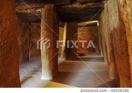 Menga dolmen Menga dolmen 68326288