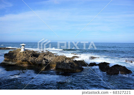 Kitaibaraki and Goura Coast Geosites-Scenic spots of blue sky, white waves and strange rocks (2) Kitaibaraki and Goura Coast Geosites-Scenic spots of blue sky, white waves and strange rocks (2) 68327221