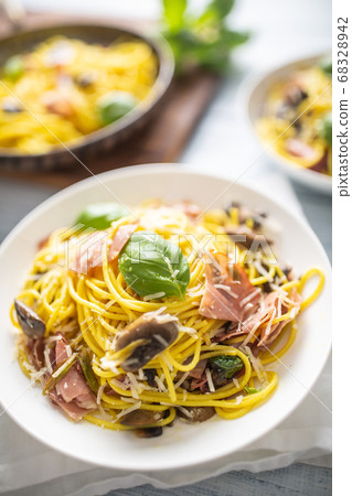 Italian pasta spaghetti prosciutto mushrooms 68328942