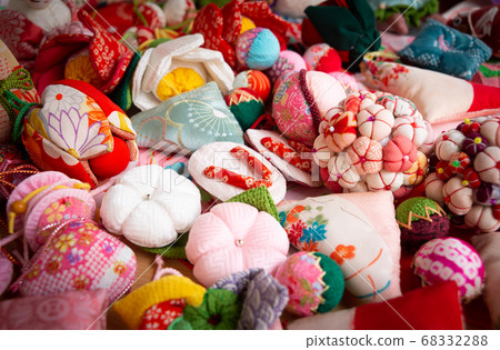 Various hanging decorations Many motifs of hanging decorations Sewing with wakame seaweed Hobby wakame seaweed accessories 68332288