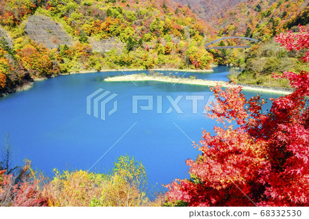 In the fall 40 thousand lakes In the fall 40 thousand lakes 68332530