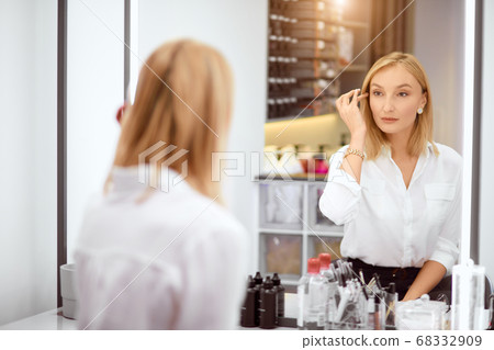 attractive beautician sit looking at mirror attractive beautician sit looking at mirror 68332909
