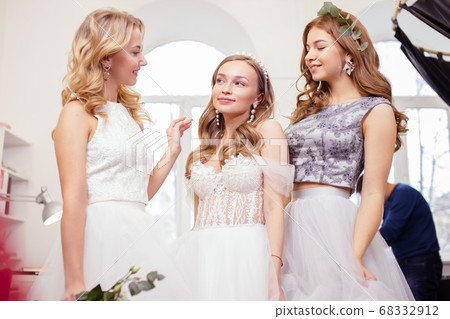 portrait of young beautiful girlfriends brides portrait of young beautiful girlfriends brides 68332912