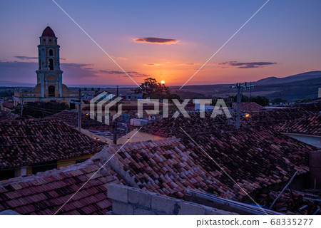 古巴日落特立尼達市容革命博物館塔 68335277