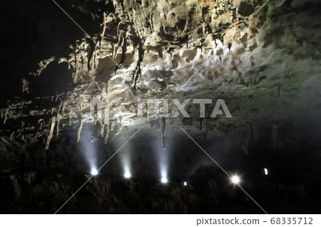 Icicle stones of limestone cave in Akiyoshido 68335712