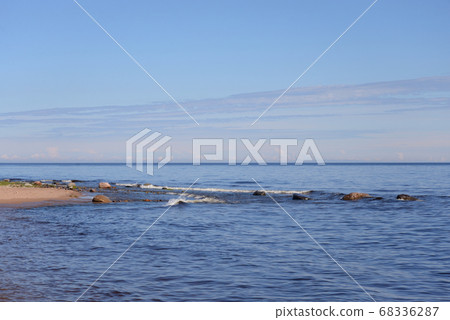 Sea at sunny day. 68336287