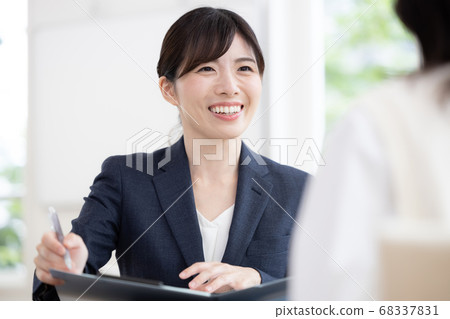 教育業務形象面試的女人的畫像 68337831