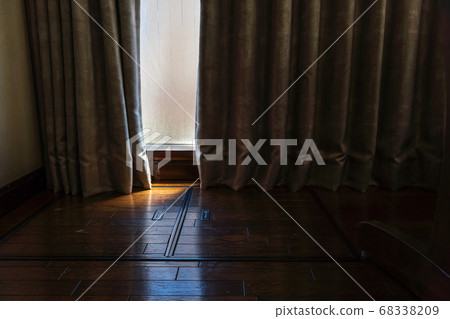 在夏天展現力量的遮光窗簾 在夏天展現力量的遮光窗簾 68338209