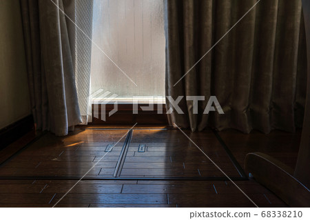 在夏天展現力量的遮光窗簾 在夏天展現力量的遮光窗簾 68338210