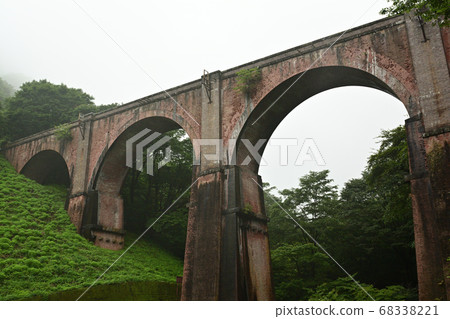 Usui Pass Megane Bridge (Usui No. 3 Bridge) Usui Pass Megane Bridge (Usui No. 3 Bridge) 68338221