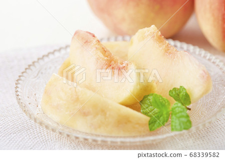 White peach [Yamanashi Prefecture] 68339582