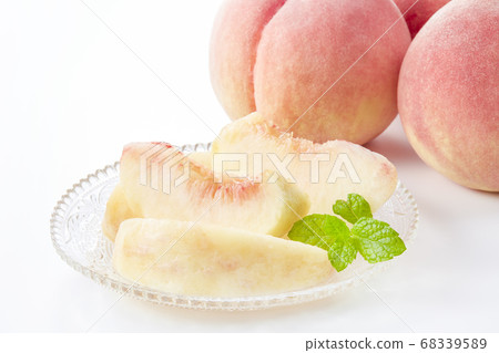 White peach [Yamanashi Prefecture] 68339589