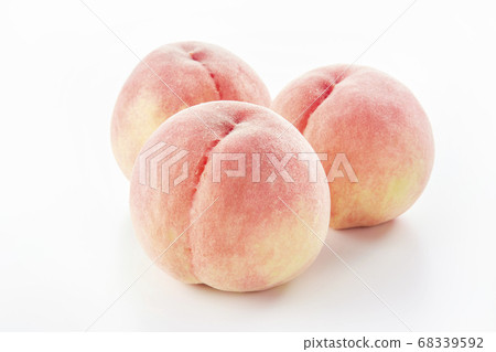 3 white peaches [from Yamanashi Prefecture] 68339592