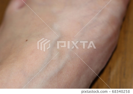 Blood vessels in the instep of a woman's left foot Blood vessels in the instep of a woman's left foot 68340258
