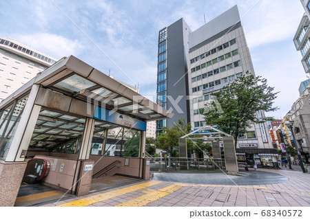 日本東京城市景觀赤坂地下人行道出入口,濱海藝術中心赤坂(街道)等視圖。 日本東京城市景觀赤坂地下人行道出入口,濱海藝術中心赤坂(街道)等視圖。 68340572