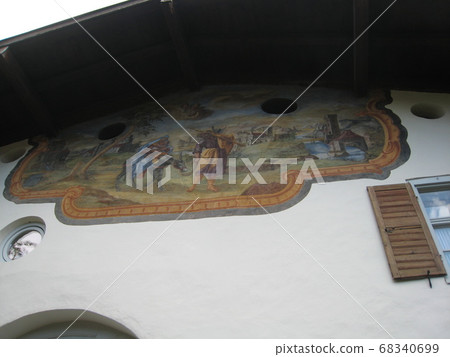 Beautiful cityscape of Mittenwald in summer 68340699