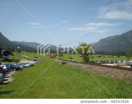 Beautiful cityscape of Mittenwald in summer 68341026