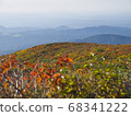 Kurikomayama of autumn leaves 68341222