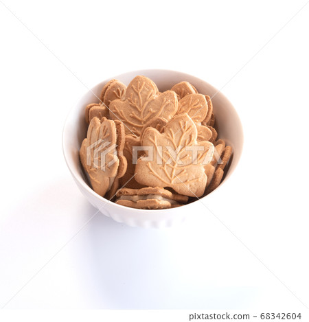 Canadian maple cookies in white caramic bowl isolated on white background Canadian maple cookies in white caramic bowl isolated on white background 68342604