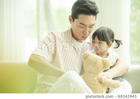 Lifestyle, family, parenting 68342943