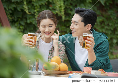 Lifestyle, couple, travel 68343161