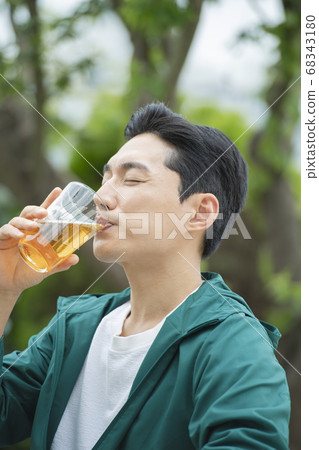 Lifestyle,men,travel 68343180