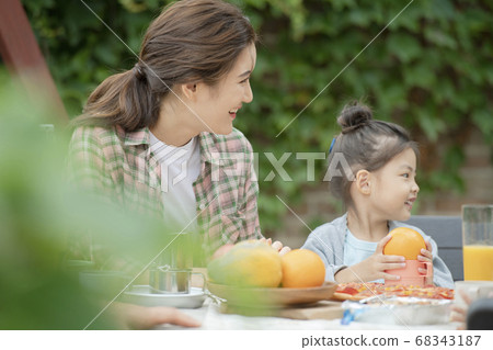 Lifestyle, family, travel Lifestyle, family, travel 68343187