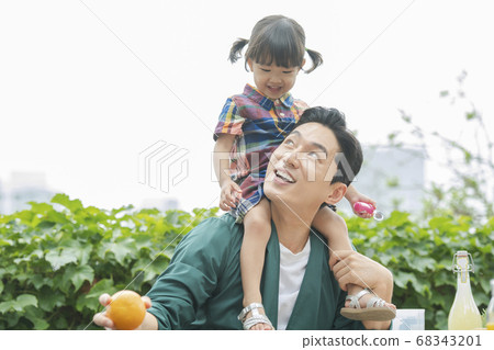 Lifestyle, family, travel 68343201