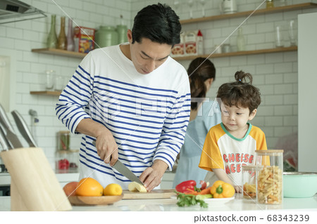 Lifestyle, family, cooking 68343239