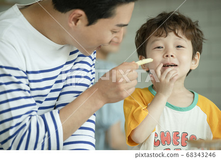 Lifestyle, family, cooking Lifestyle, family, cooking 68343246