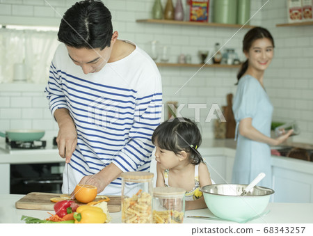 Lifestyle, family, cooking Lifestyle, family, cooking 68343257