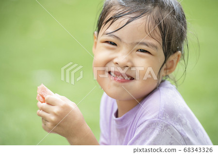 Lifestyle, children, water play 68343326