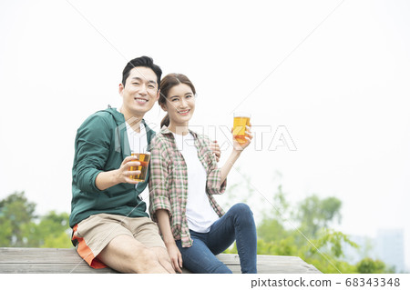 Lifestyle, couple, travel Lifestyle, couple, travel 68343348