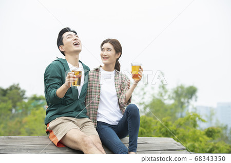 Lifestyle, couple, travel 68343350