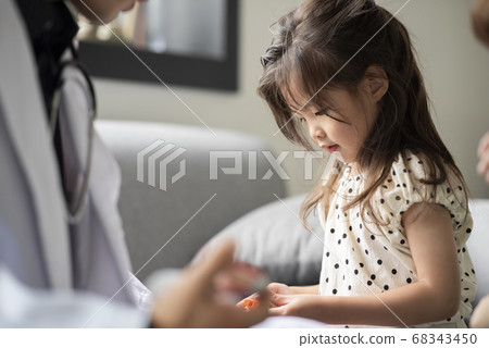 Lifestyle, hospital, children 68343450