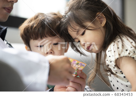 Lifestyle, hospital, children 68343453