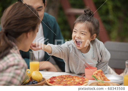 Lifestyle, family, travel 68343508