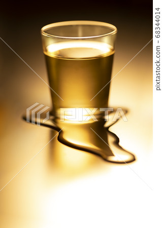 Amber glass material Amber glass material 68344014