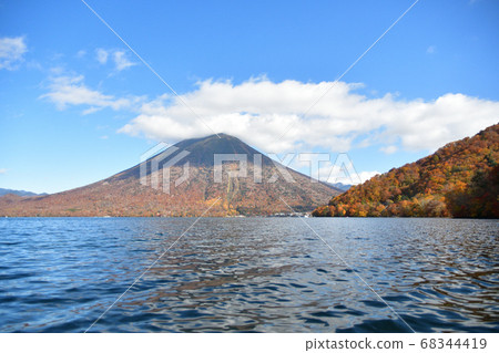 Lake Chuzenji in Autumn and Mt. 68344419